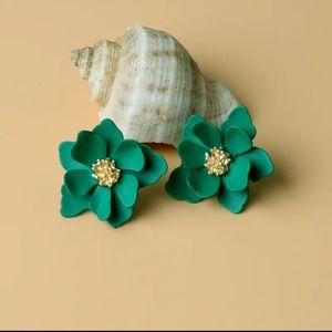 Boho Flower Stud Earrings for Women Green.